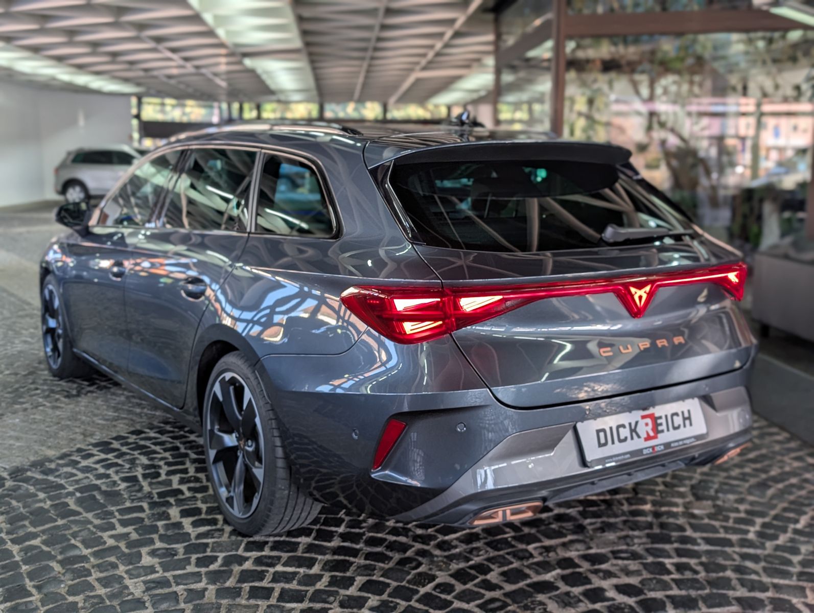 Fahrzeugabbildung CUPRA Leon 1.5 e-Hybrid PLUG-IN LED INTELIG-DRIVE EDGE