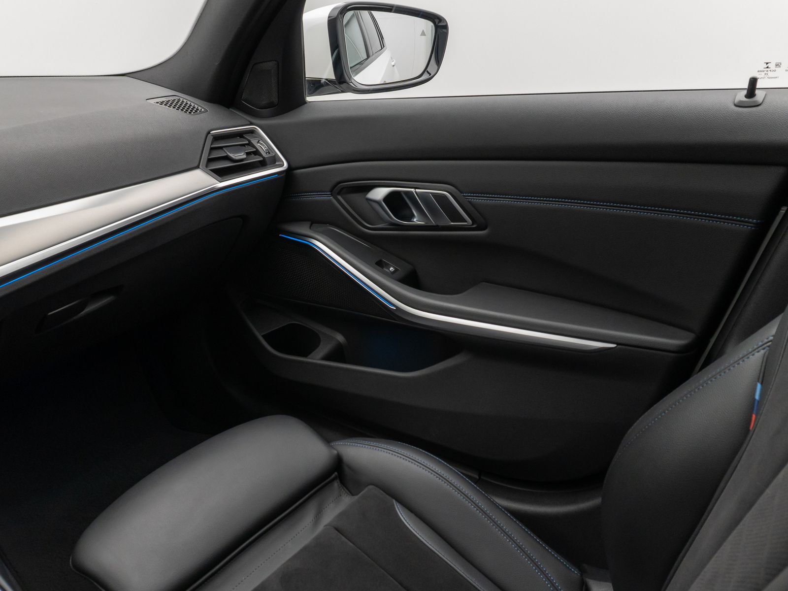 Fahrzeugabbildung BMW 330e M Sport Kamera Laser HUD DAB HiFi Komfort