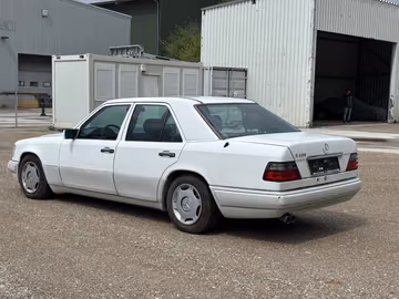 صورة 1 لـ 1994 Mercedes-BENZ E 280