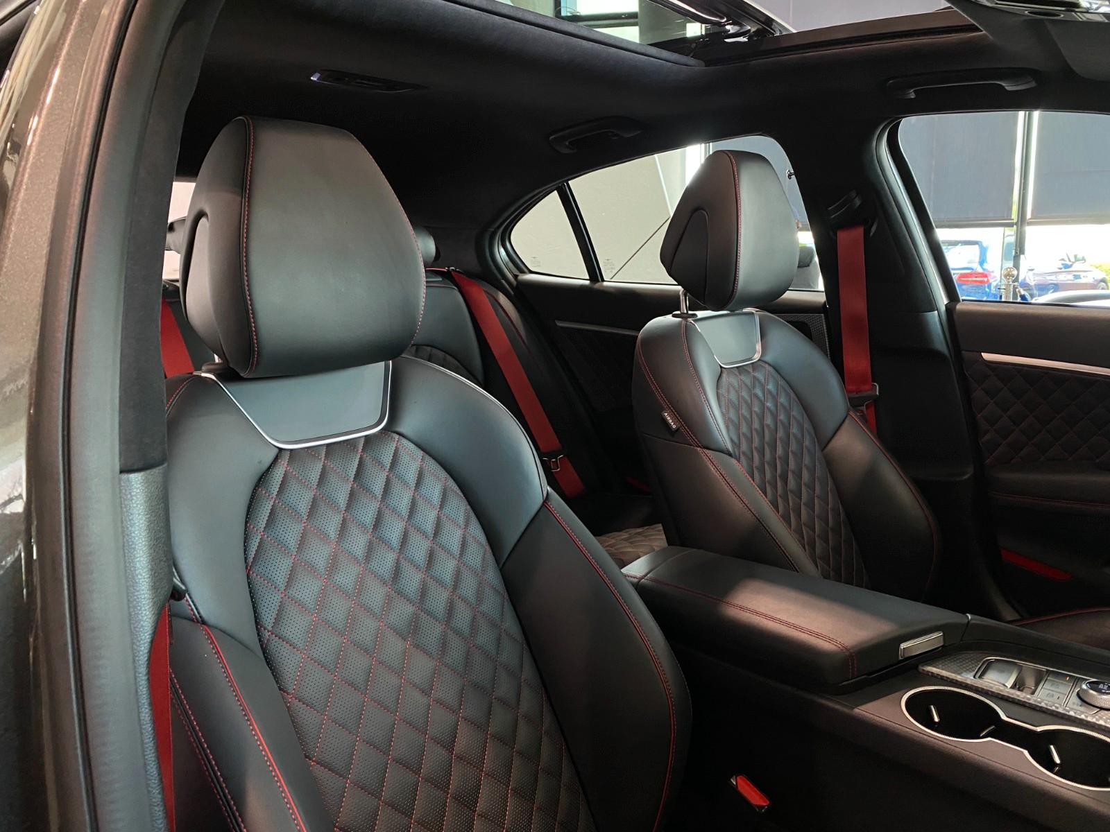Genesis G70 Shooting Brake 2.0 T-GDI Sport 4WD Sbel HUD