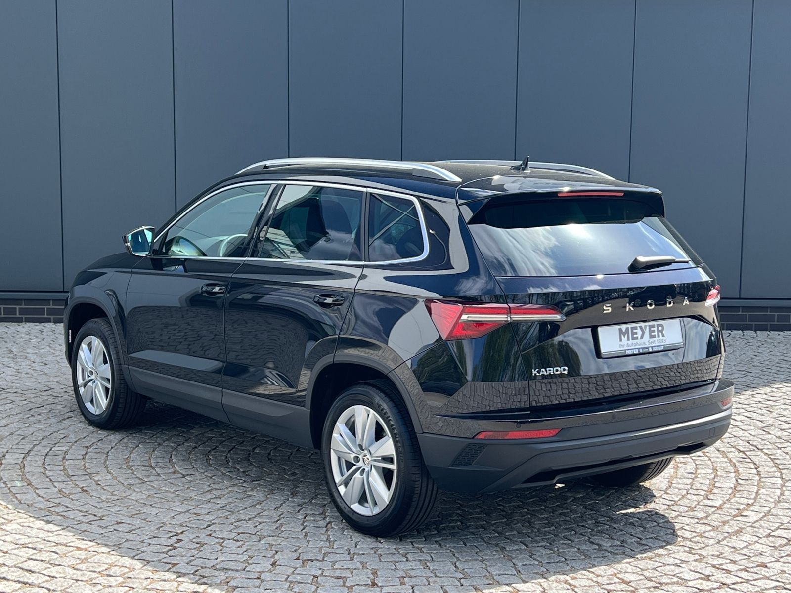 Fahrzeugabbildung SKODA Karoq Selection 1.5 TSI DSG *Standheizung, Kamer