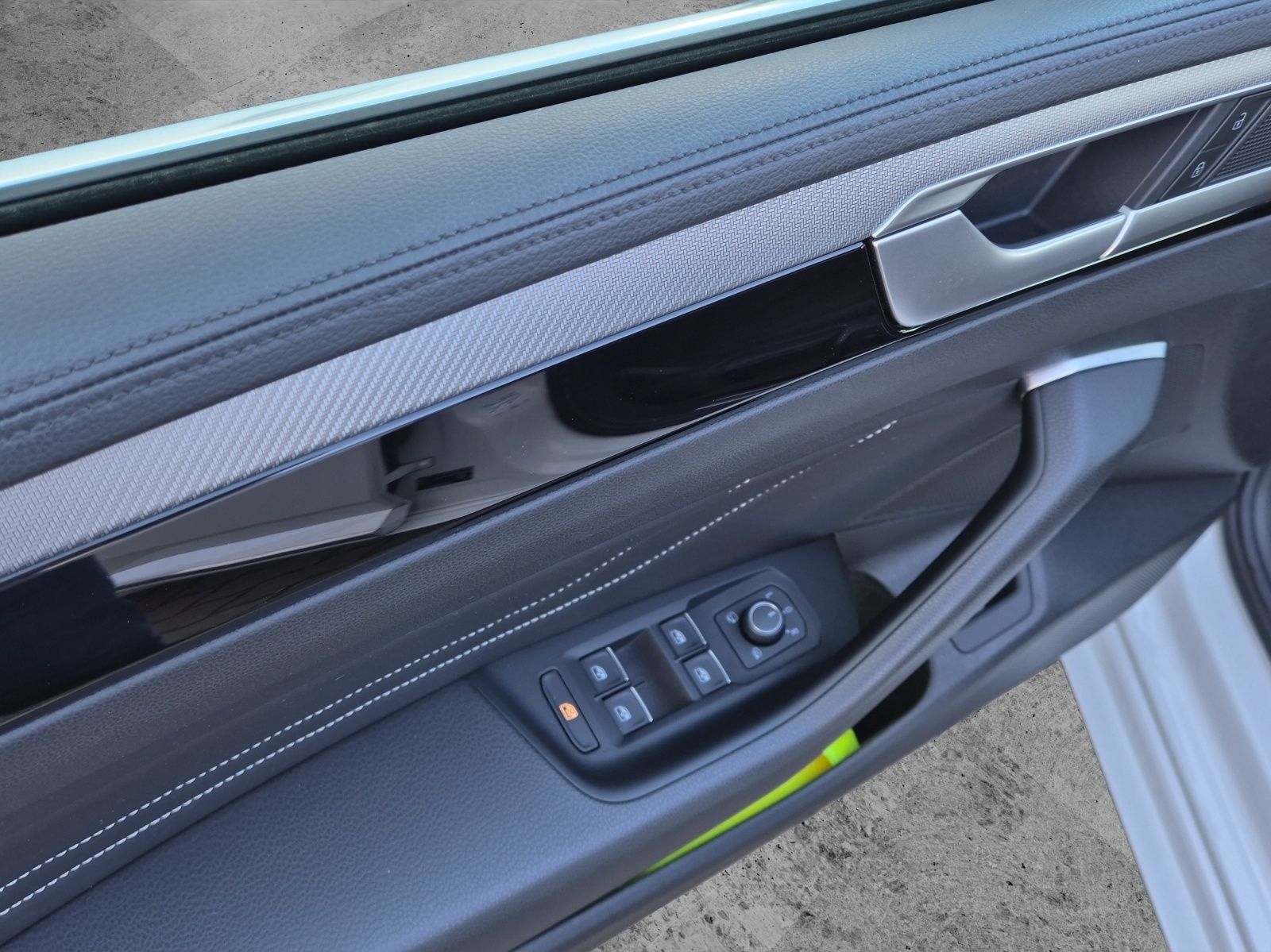 Fahrzeugabbildung Volkswagen Arteon SB TSI R-Line DSG Matrix AHK Navi AID ACC