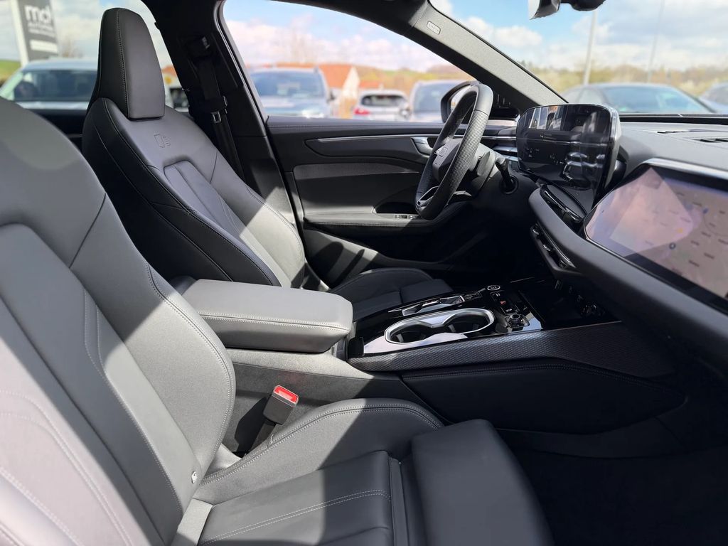 AUDI A6 2025