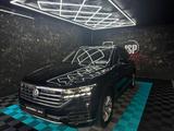 Volkswagen Touareg Elegance 4Motion/RFK/SHZ/AHK/TOUCH/NAVI - Volkswagen Touareg: Elegance