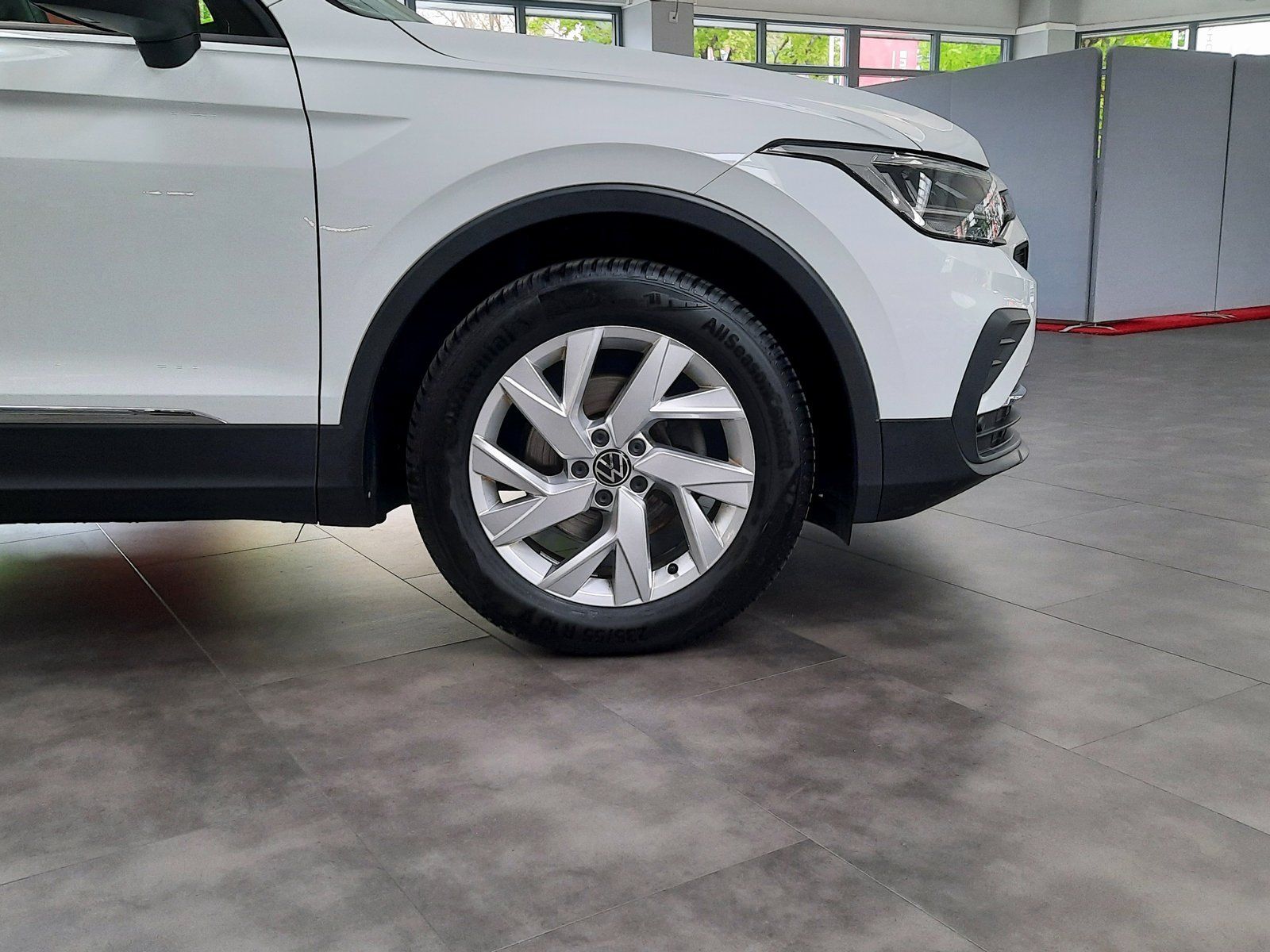 Fahrzeugabbildung Volkswagen Tiguan Active TSI *Navi*Cam*LED*PDC*Sitzhzg*ACC*