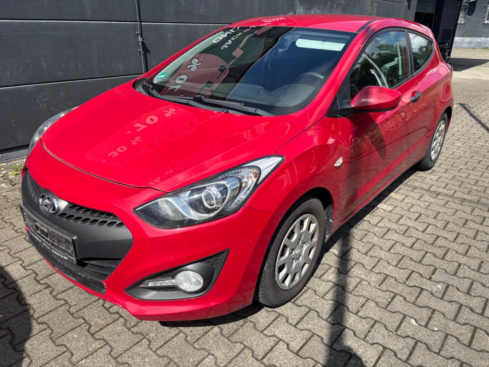 Hyundai i30 Coupe Entry Edition // Klimaanlage