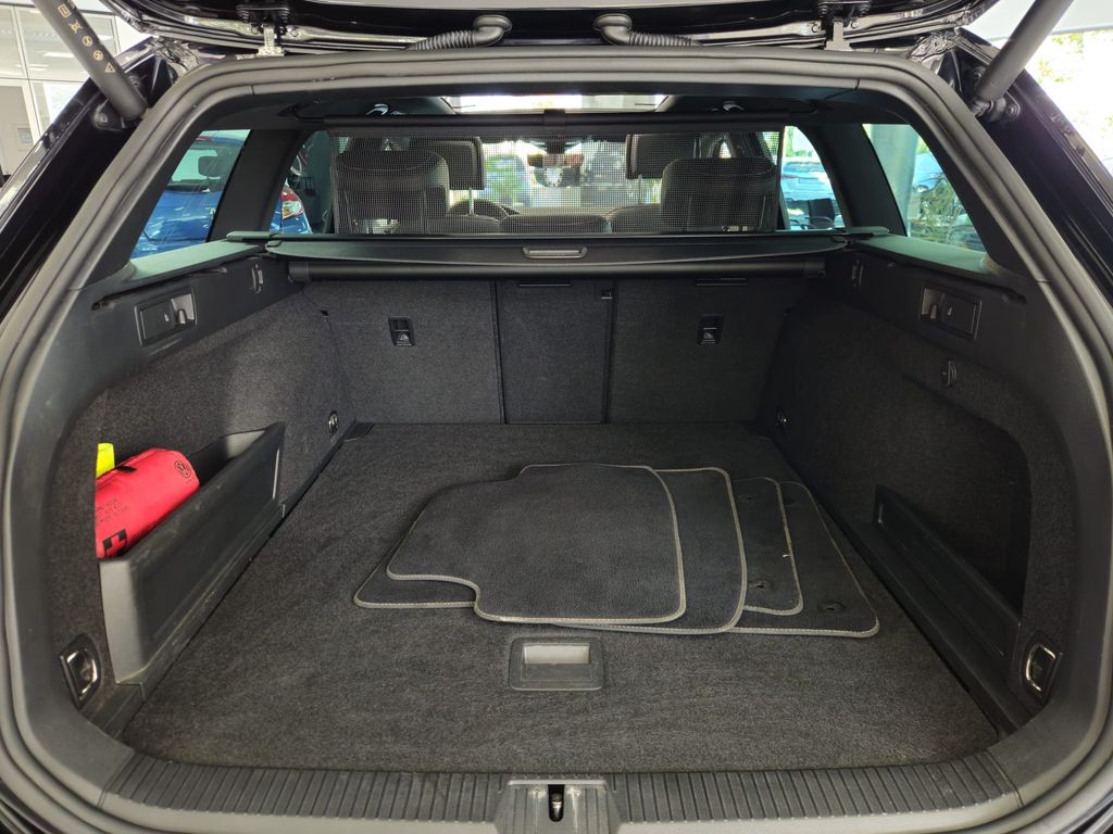 Volkswagen Passat Variant Elegance 4M R-line*PANO*HUD*STHZG
