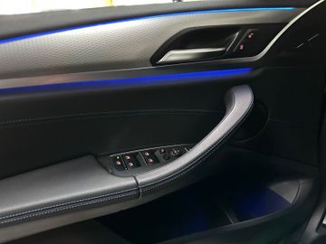 Fahrzeugabbildung BMW X3 xD30d M SPORT Panorama AHK Kamera HUD Alarm