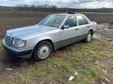 Mercedes-Benz Mercedes W124 E200 Automatik Limousine - gebrauchte Mercedes-Benz E 200 aus dem Jahr 1990