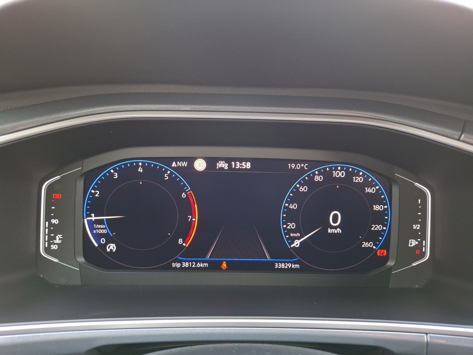 Fahrzeugabbildung Volkswagen T-Roc TSI Style LED Navi AID ACC Park-Assist SH