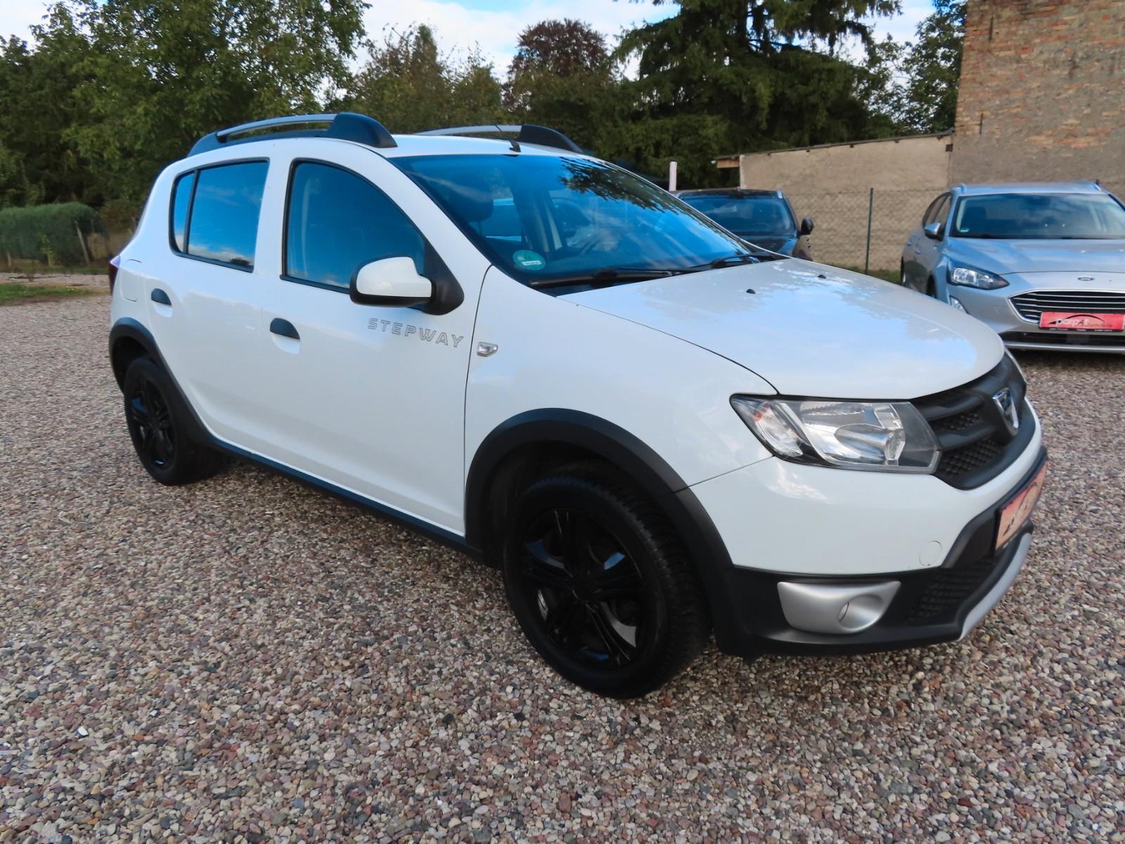 Dacia Sandero 2015 — interior