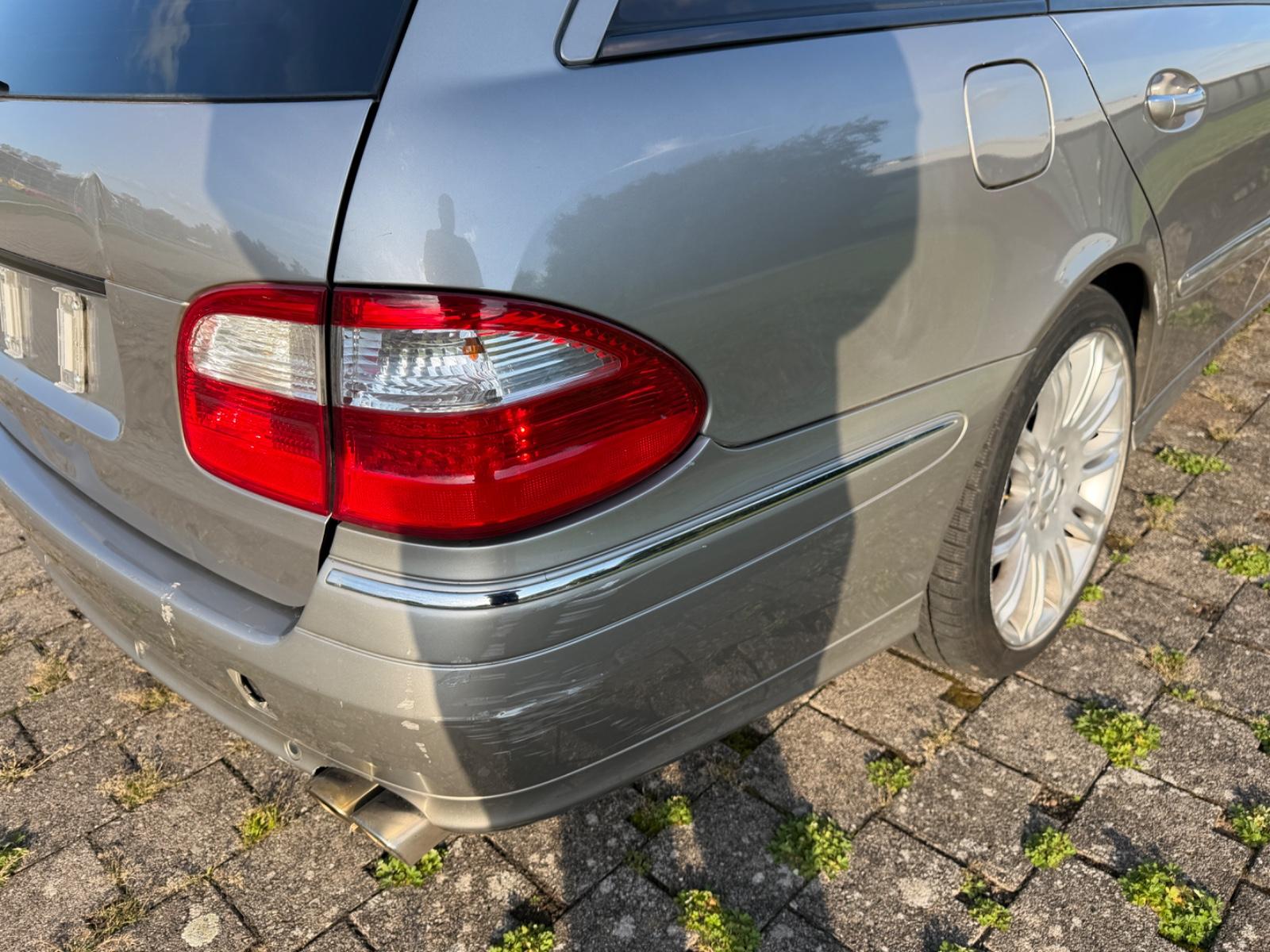 Mercedes-Benz E320 2006 — photo 23