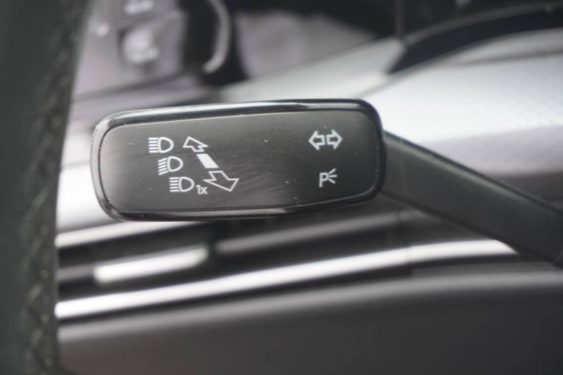 Volkswagen Golf VIII 1.5 eTSI DSG Active LED Standheizung, миниатюра 18