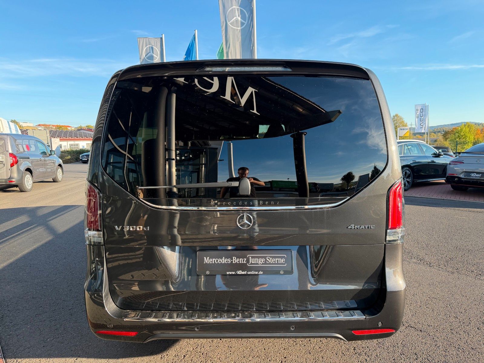 Fahrzeugabbildung Mercedes-Benz V 300 d 4MATIC STYLE AMG DISTRONIC MULTIBEAM