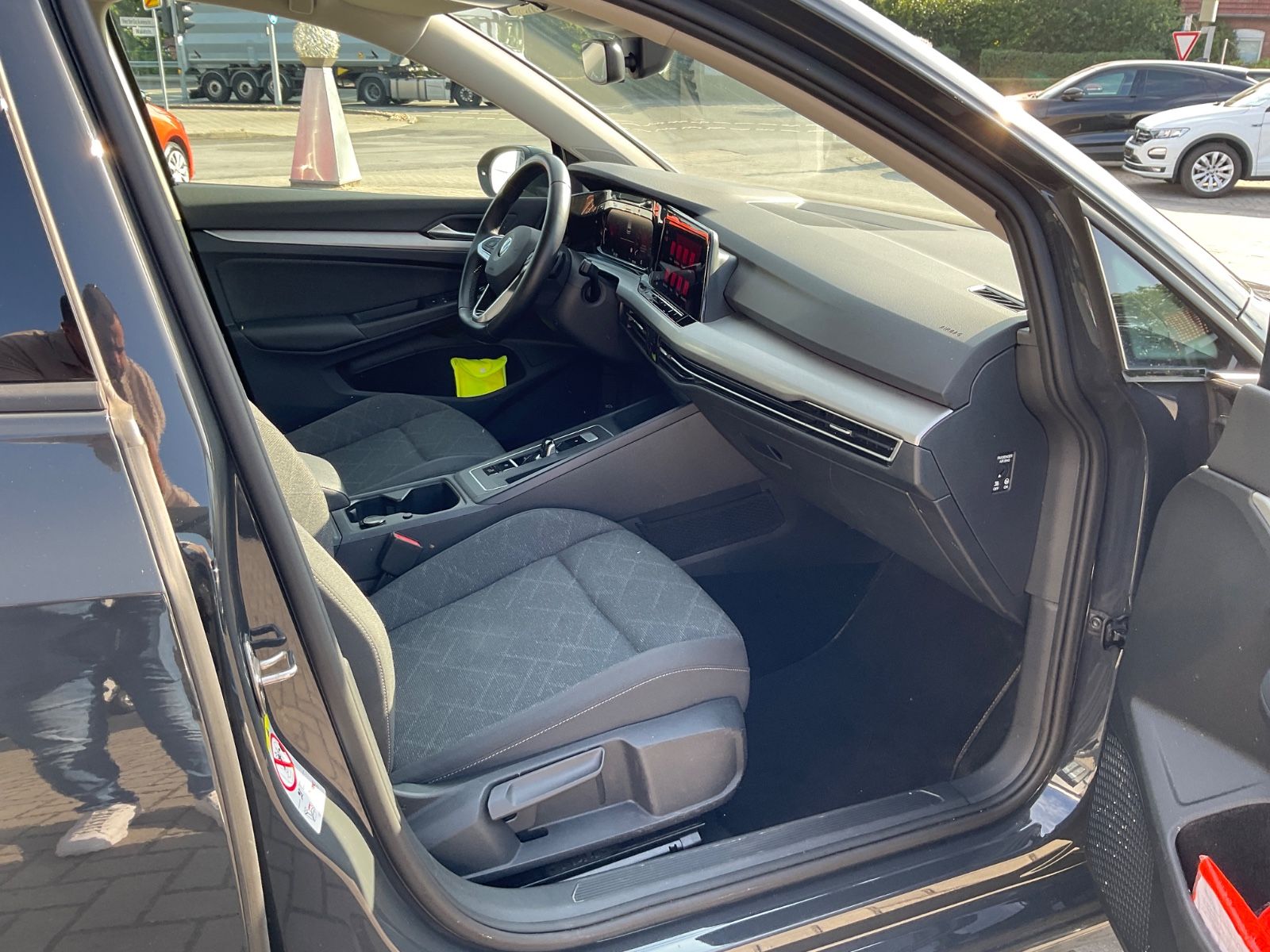 Fahrzeugabbildung Volkswagen Golf 2.0 TDI DSG Life,ACC,CarPlay,LED,Navi
