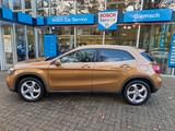 Mercedes-Benz GLA 200 Kamera Klima Navi Memory SHZ Allwetter - mit Benzin-Antrieb: Beige, Geländewagen, mit Klimaanlage