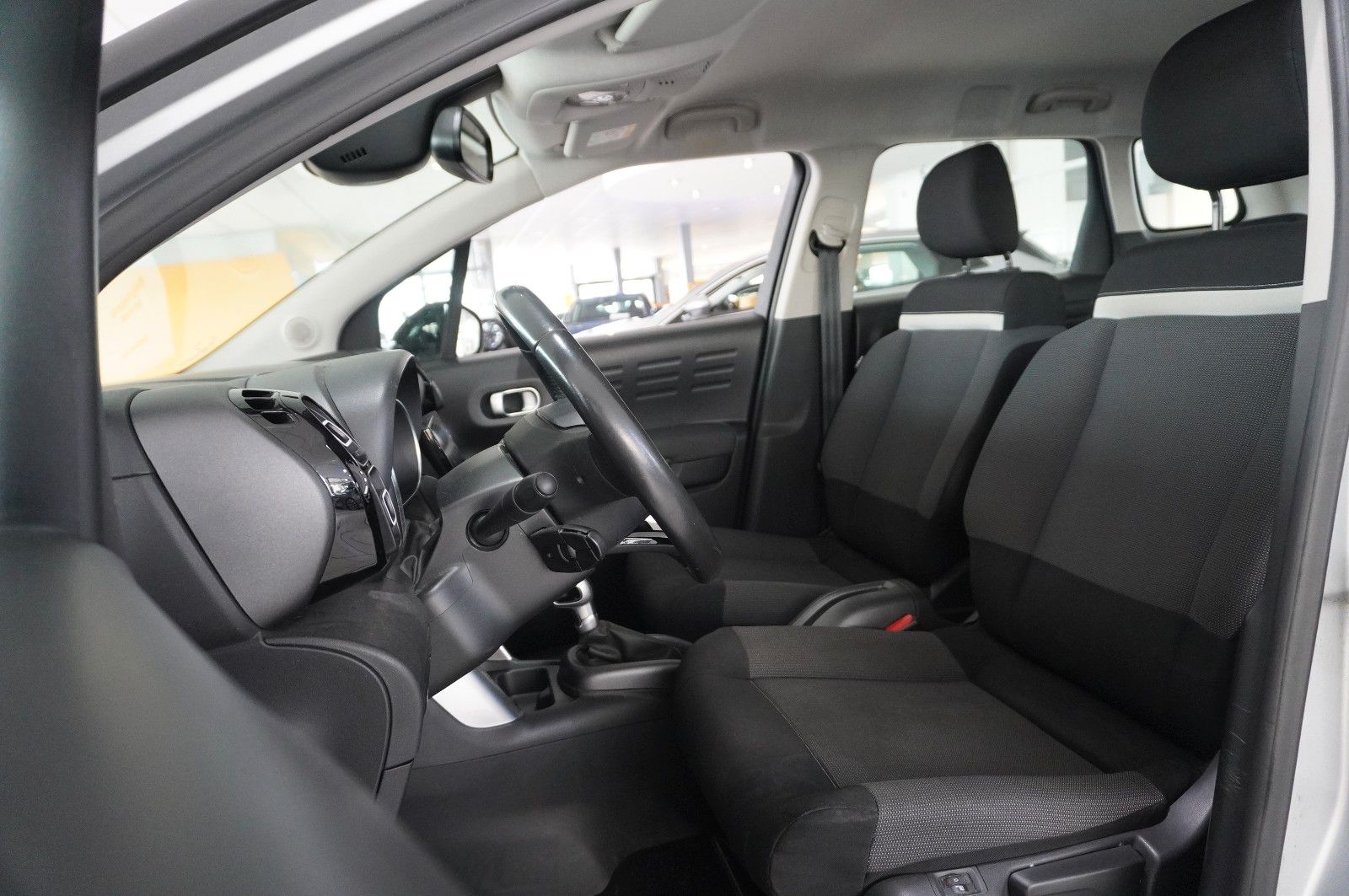 Fahrzeugabbildung Citroën C3 Aircross 1.2 FEEL NAVI/LED/SHZ/PDC/TEMP./AHK