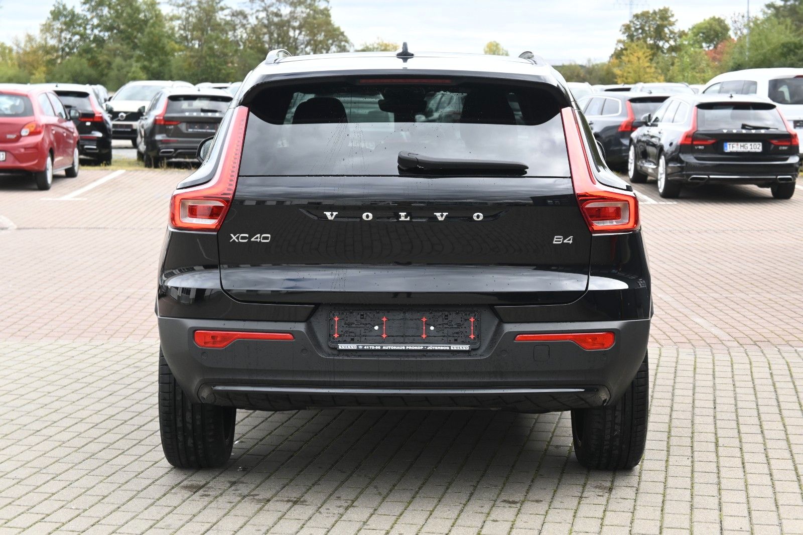 Fahrzeugabbildung Volvo XC40 B4 Ultimate Dark*PANO*STHZ*H&K*360*20"