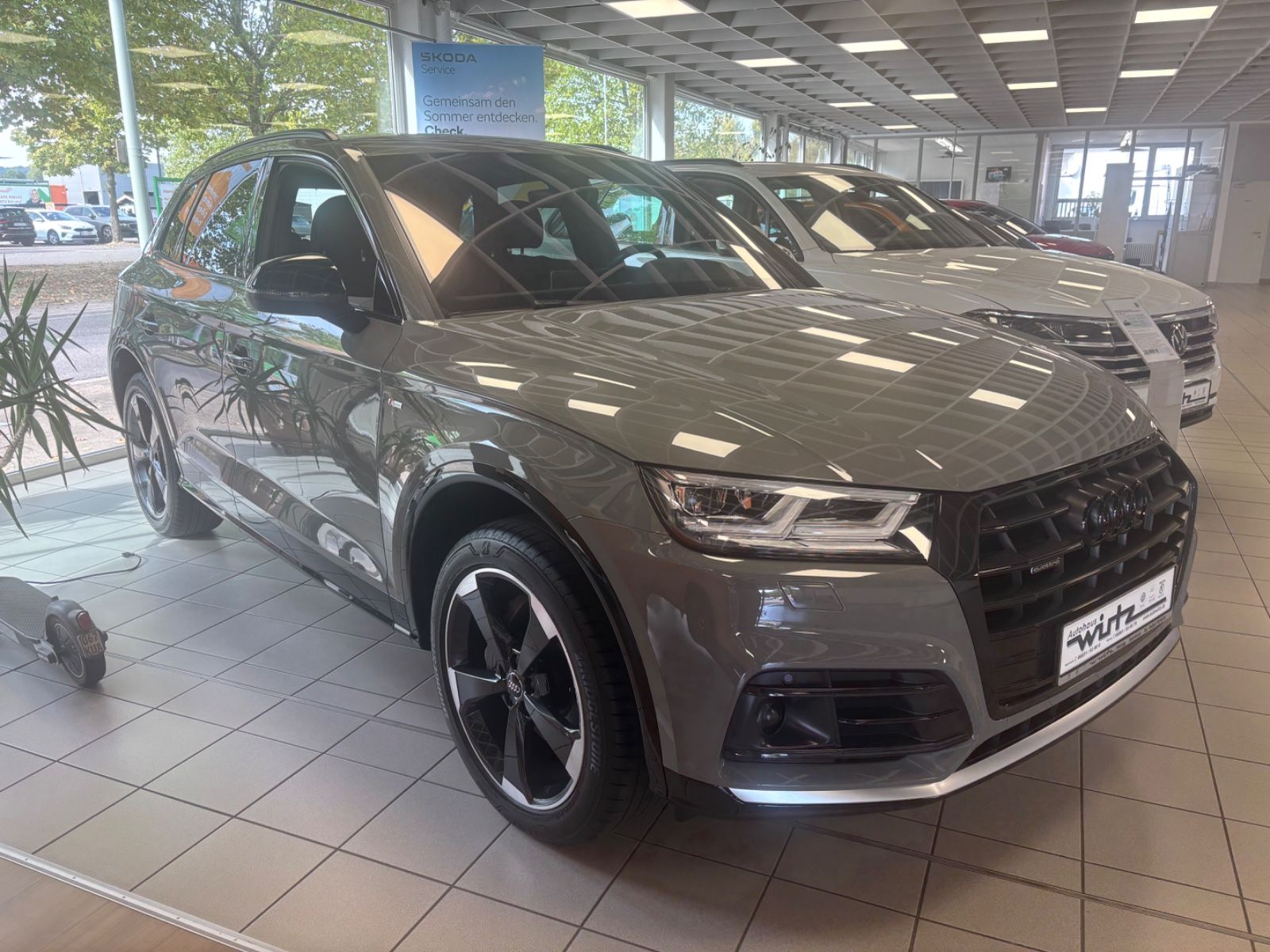 Fahrzeugabbildung Audi Q5 40 TDI quattro KAM NAV S-LINE
