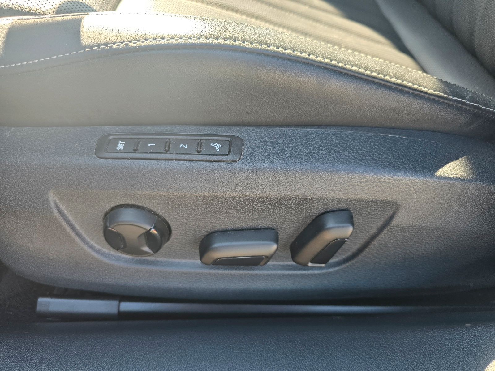 Fahrzeugabbildung SKODA Superb Combi Sportline 4x4 Matrix Navi ACC DCC 4