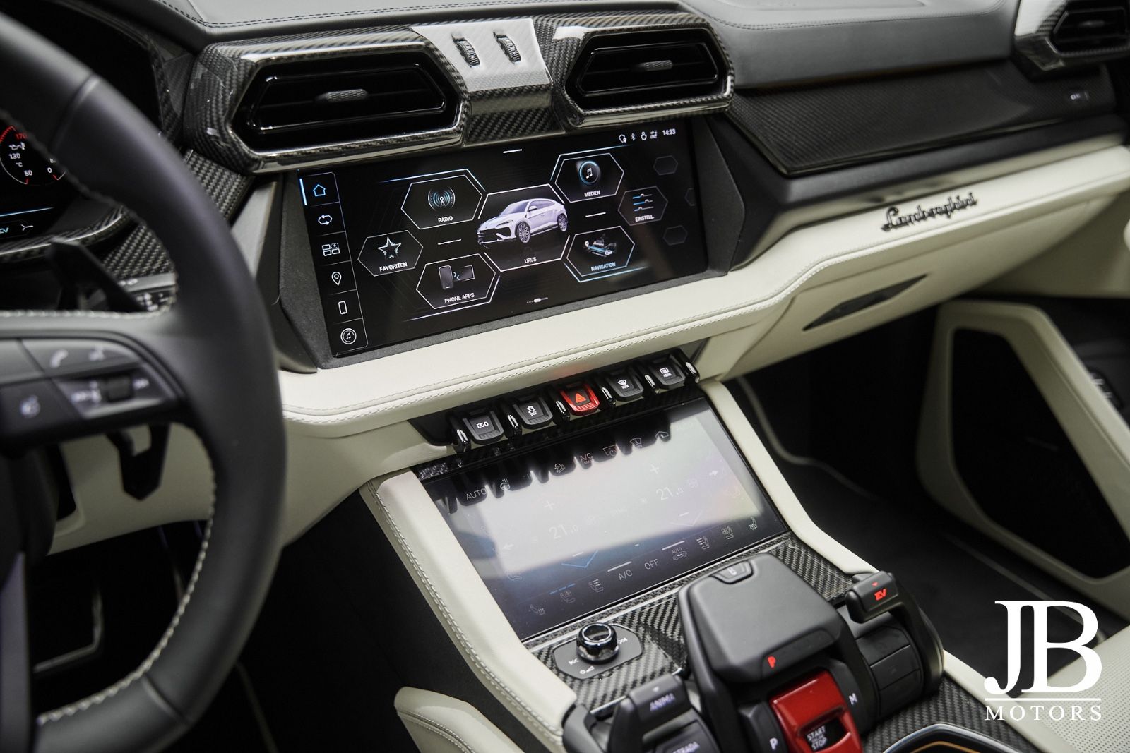 Fahrzeugabbildung Lamborghini Urus SE Panorama 3D B&O Carbon 23 Zoll