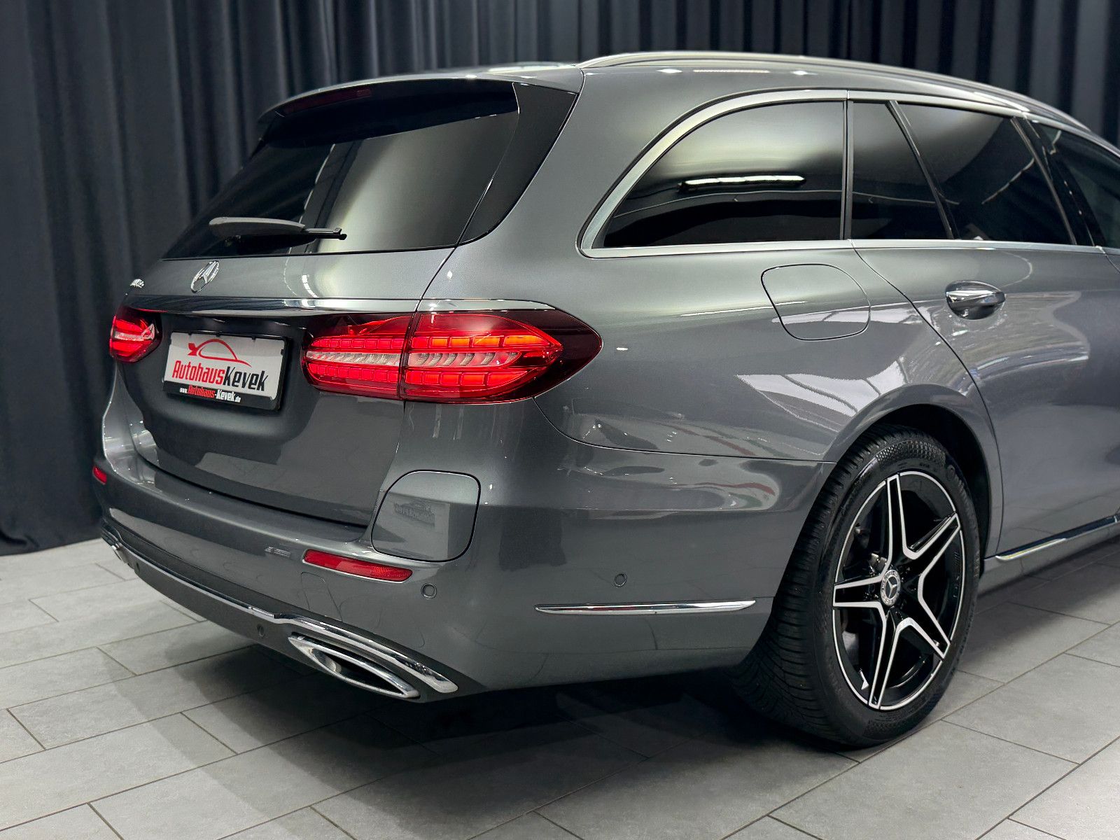 Fahrzeugabbildung Mercedes-Benz E 300 de T-Modell |BURMESTER|MULTIBEAM-LED