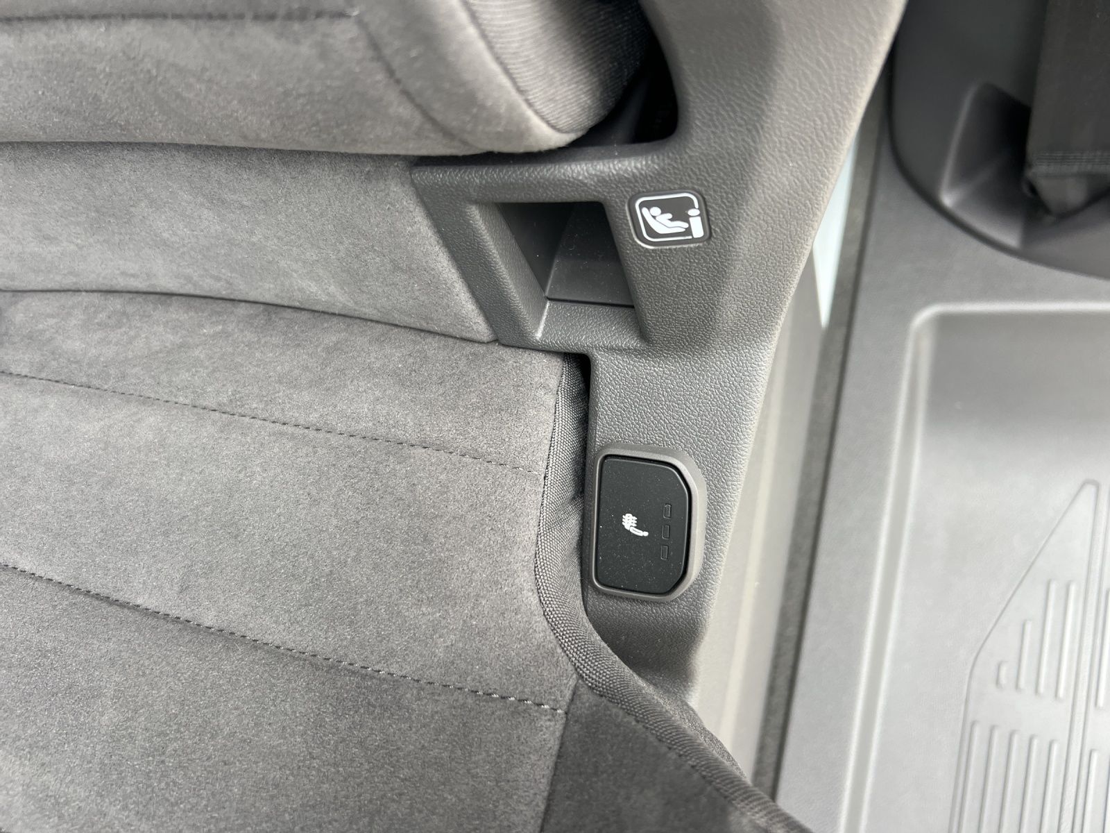 Fahrzeugabbildung Volkswagen T7 Multivan Style DSG TSI IQ-LED AHK H&K