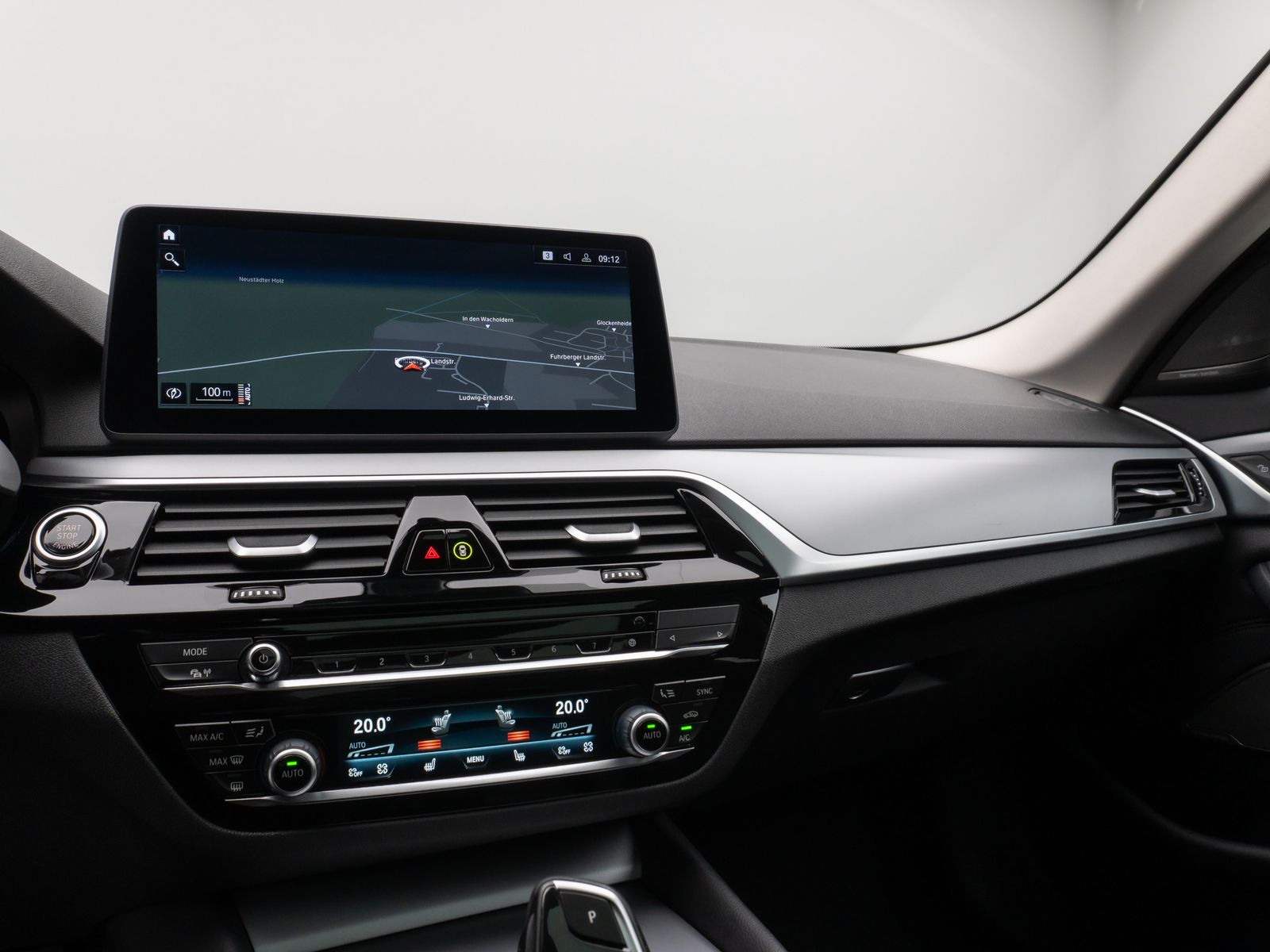 Fahrzeugabbildung BMW 520d xD Panorama Kamera HUD DAB H/K AHK Leder