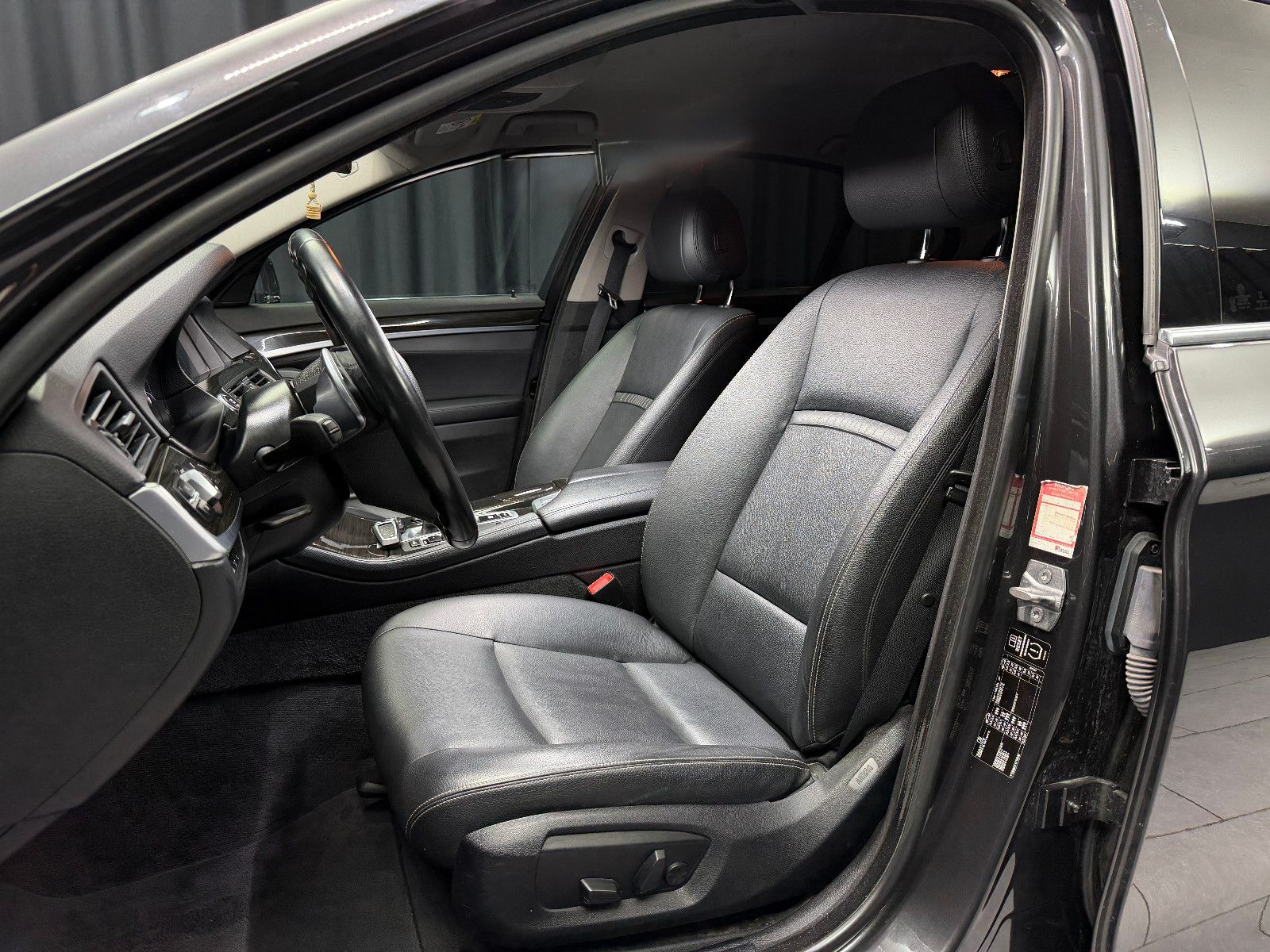 Fahrzeugabbildung BMW 535d Limousine|HuD|HIFI|STANDHZG|NAVI|LEDER