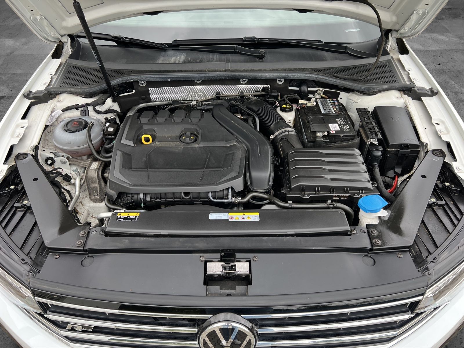 Fahrzeugabbildung Volkswagen Passat Variant R-Line Elegance TSI DSG LED ACC N