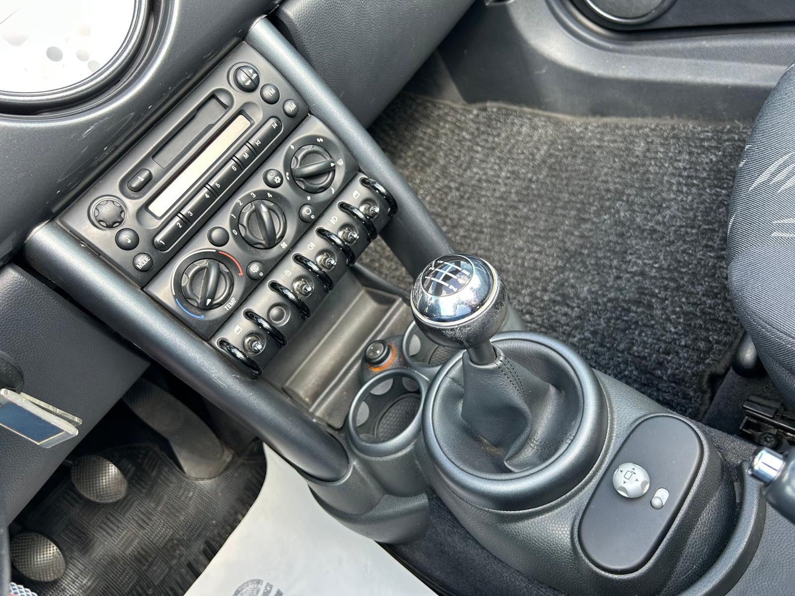 Fahrzeugabbildung MINI ONE Cabrio°Tüv 7-28°