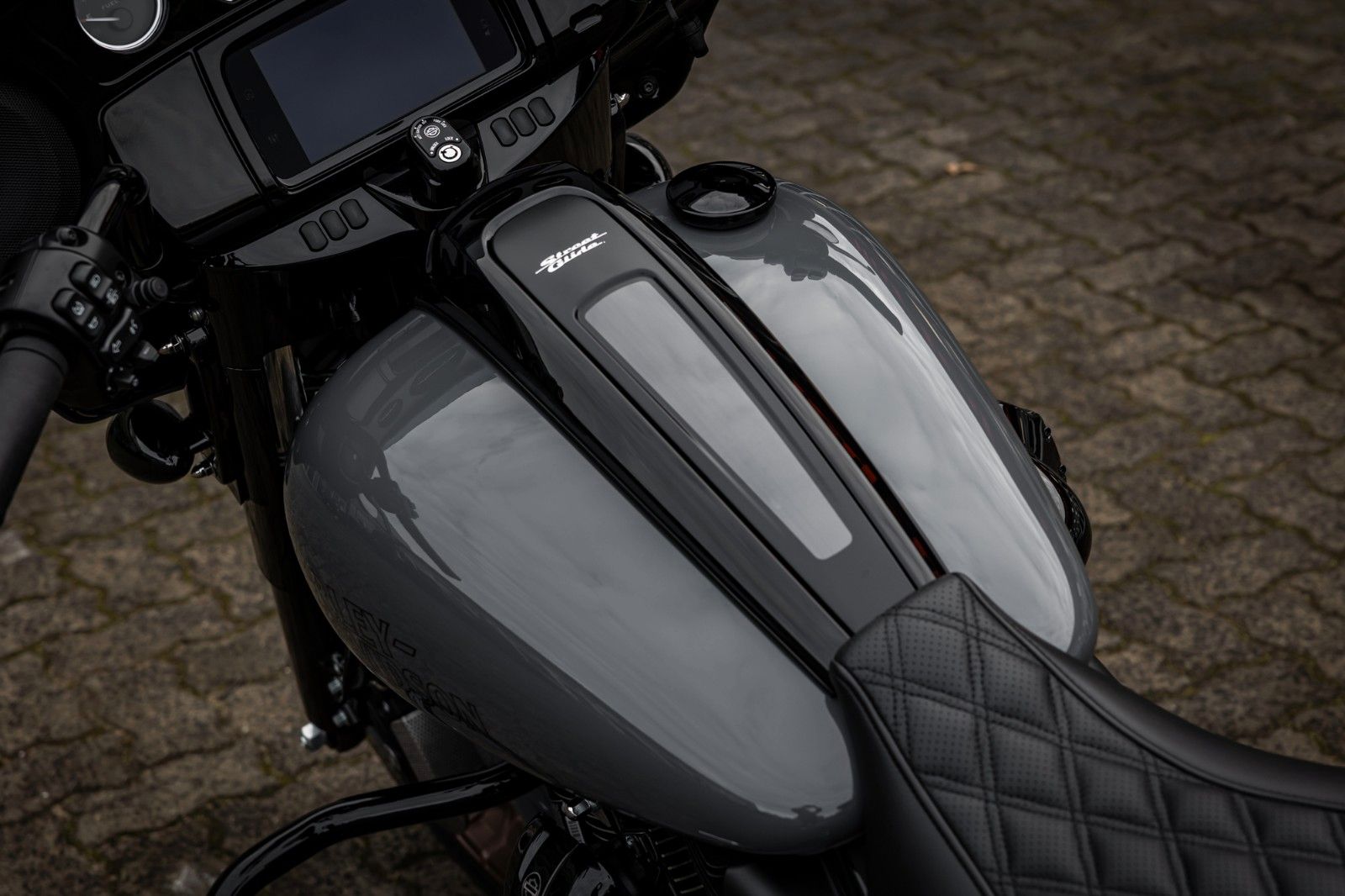 Fahrzeugabbildung Harley-Davidson FLHXST STREET GLIDE ST 117 - Jekill & Hyde -
