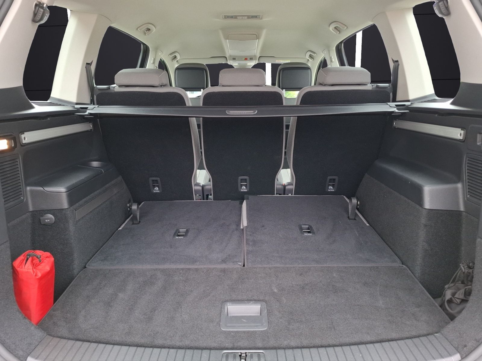 Fahrzeugabbildung Volkswagen Touran TSI Comfortline 7-Si Navi AID ACC PDC SH