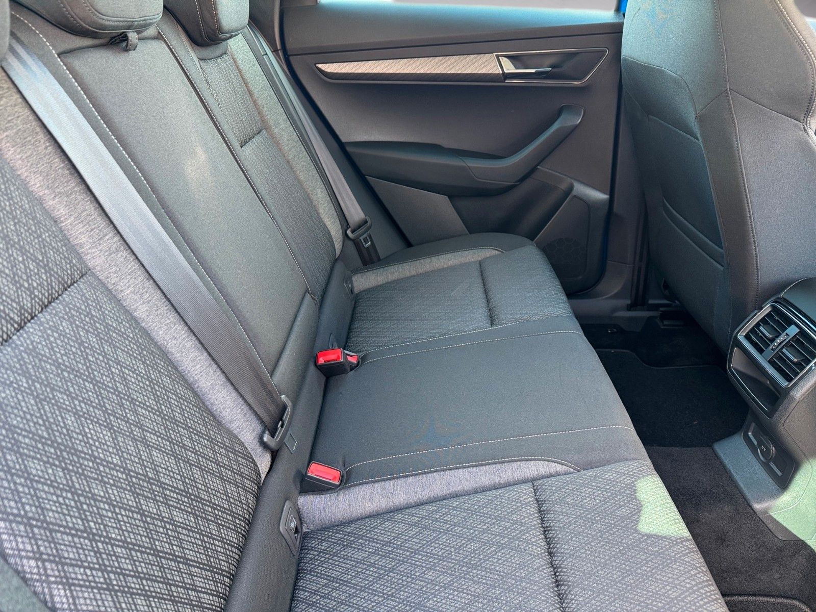 Fahrzeugabbildung SKODA Karoq 2.0l TDI DSG 4x4 STYLE