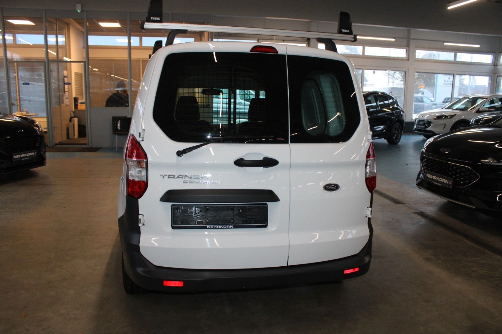 Fahrzeugabbildung Ford Transit Courier Kasten Dachträger