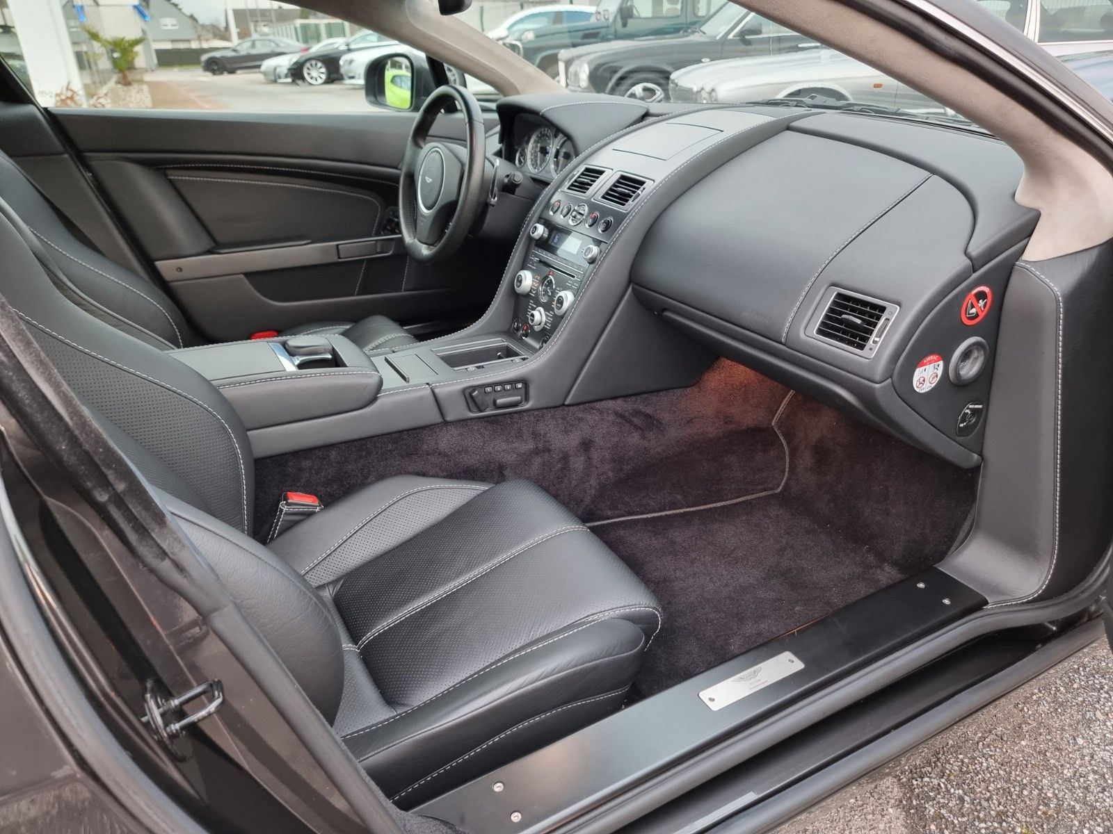 Fahrzeugabbildung Aston Martin V8 Vantage 4.7l/Quantum Silber/BRD/Erstlack/2.Hd