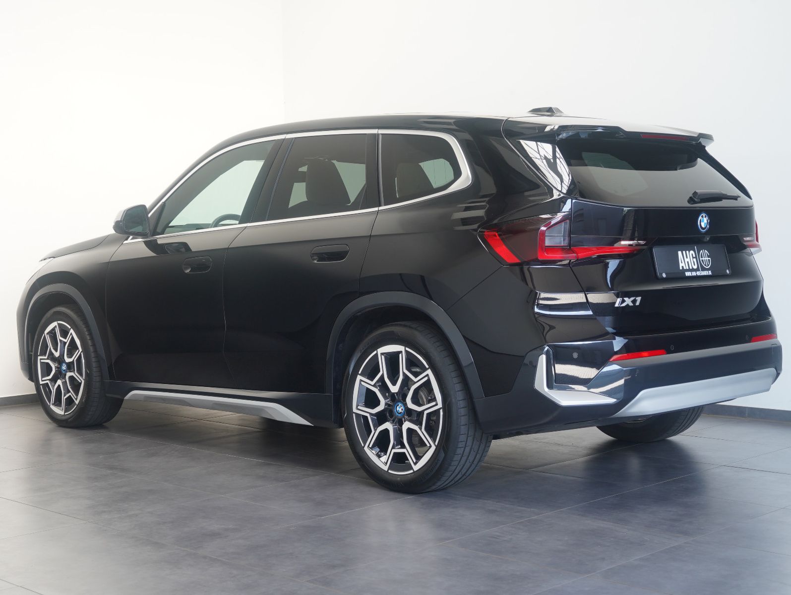 BMW iX1 30 xDrive xLine LED/PANORAMA/HEAD-UP/SOH foto 3