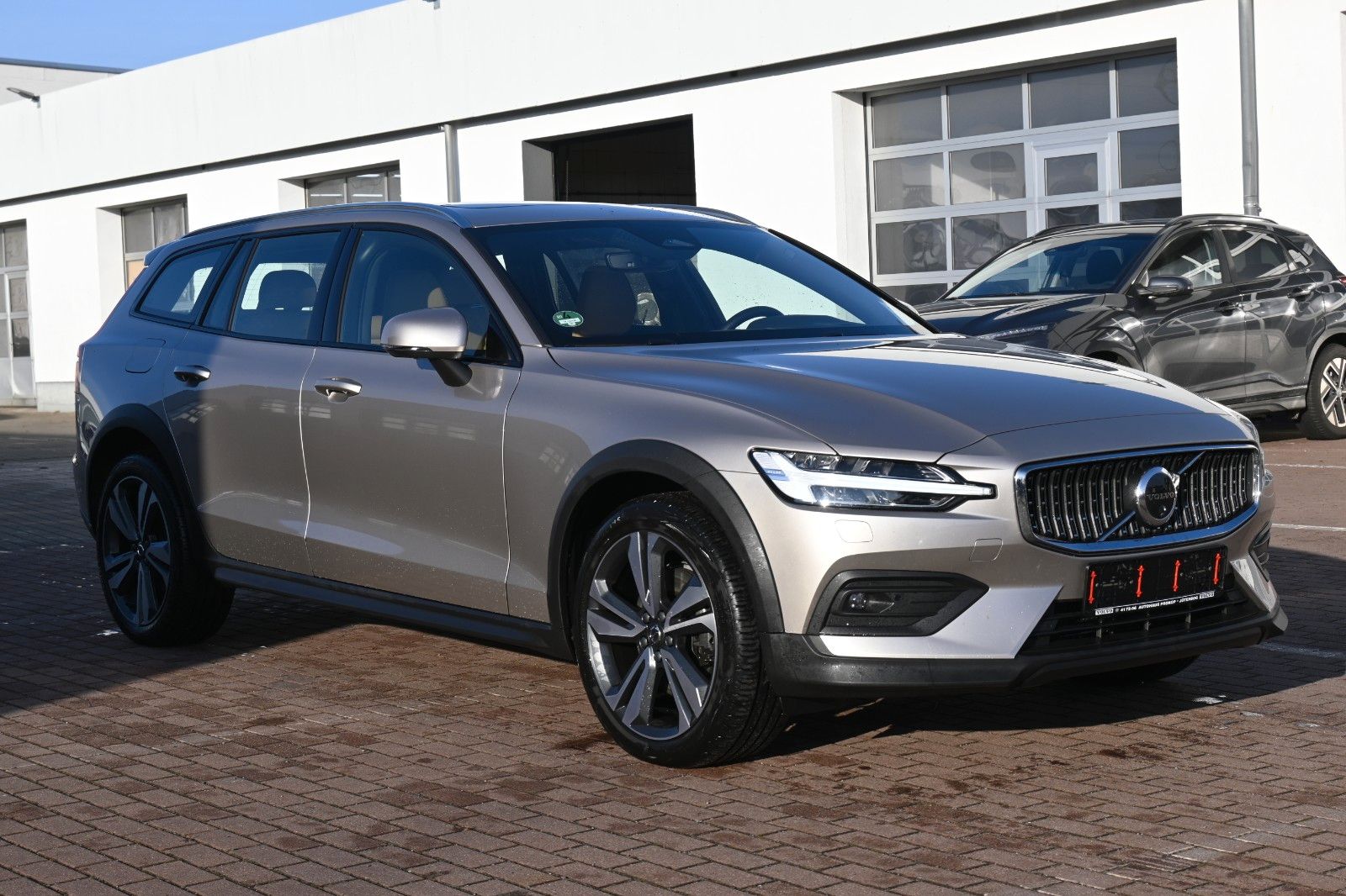 Fahrzeugabbildung Volvo V60 CC B4D AWD Ultimate*LED*PANO*360*H&K*MASSAGE