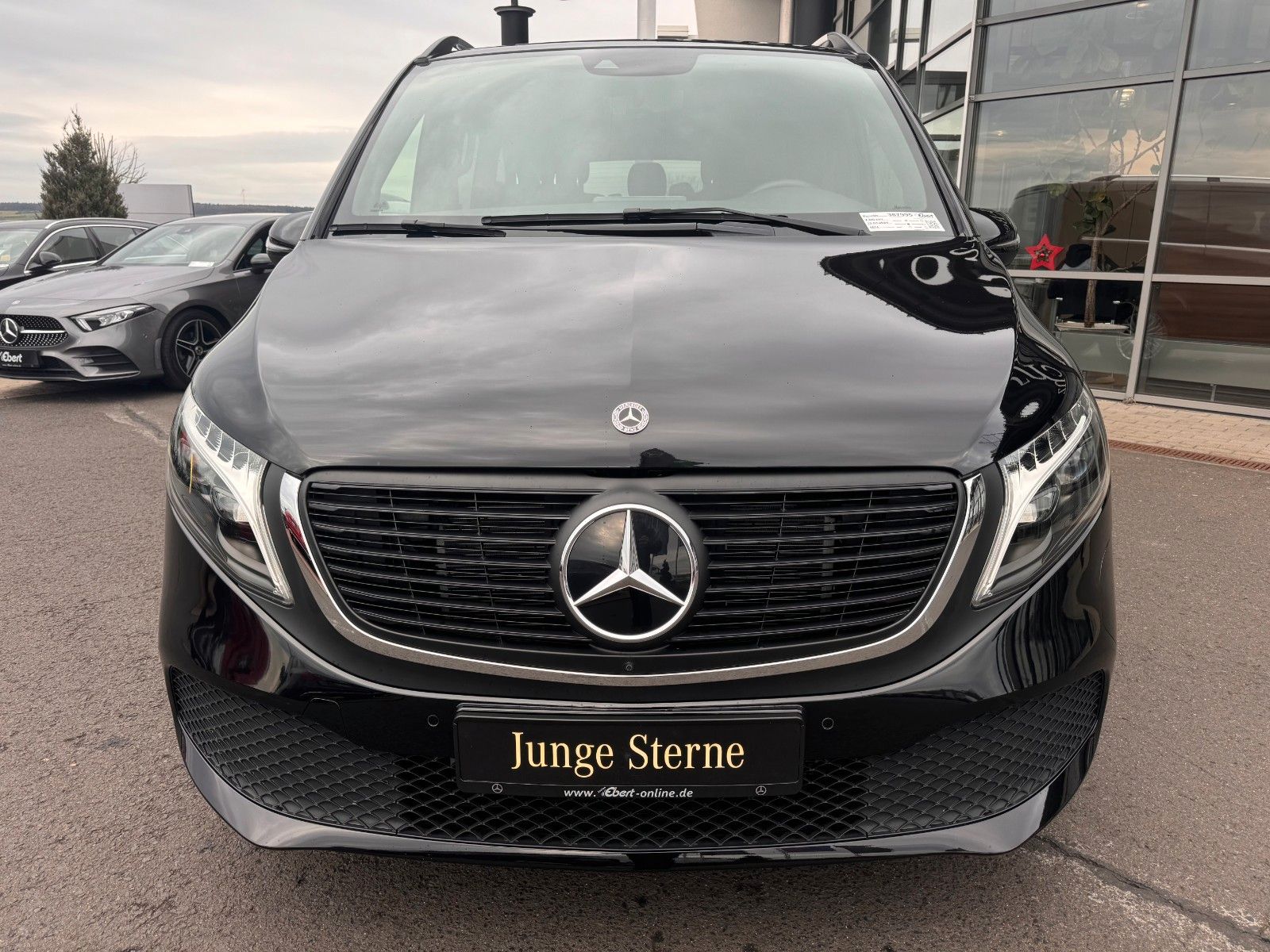 Fahrzeugabbildung Mercedes-Benz EQV 300 AVANTGARDE 360Kamera DISTRONIC Leder