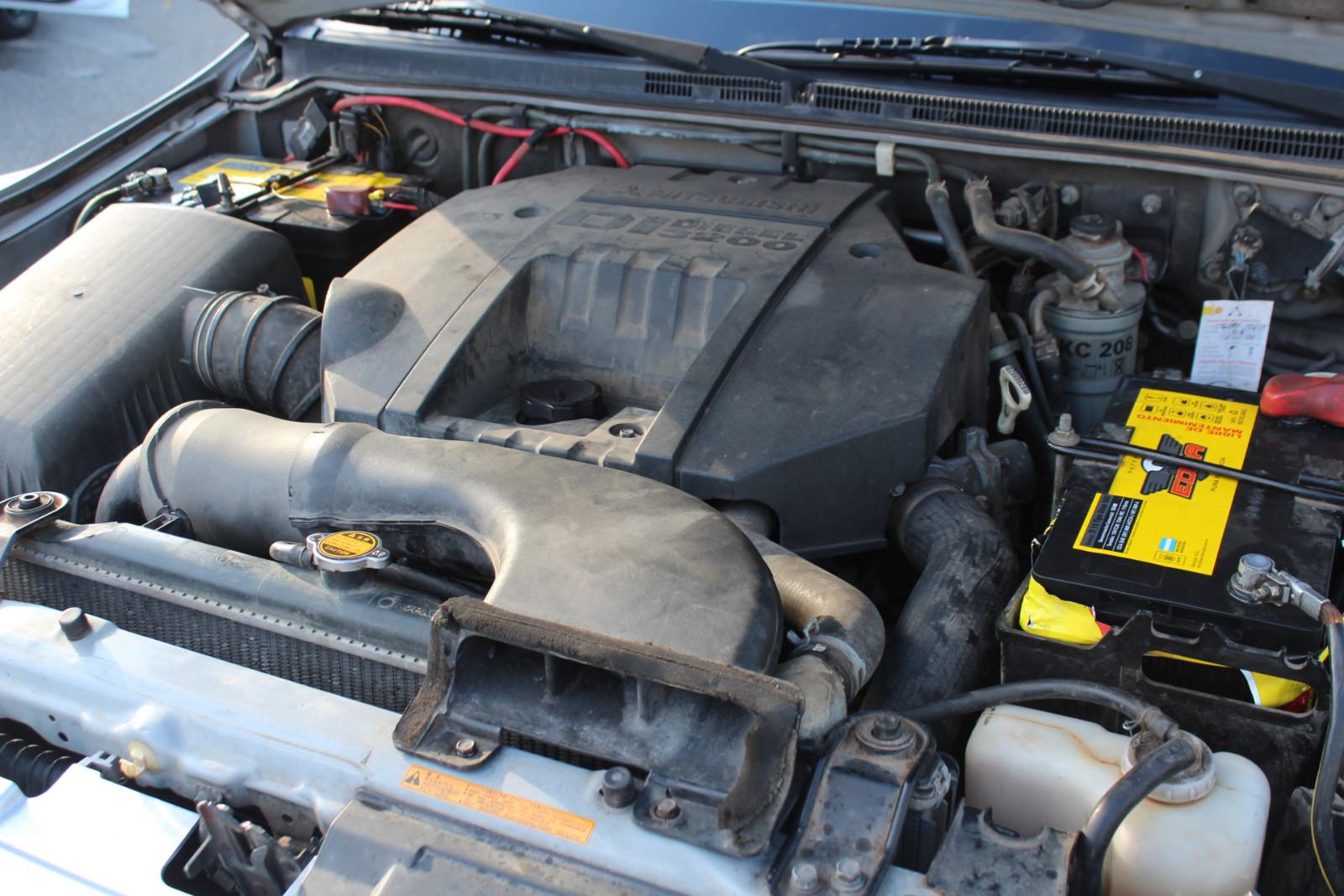 Mitsubishi Pajero 2005 — photo 18
