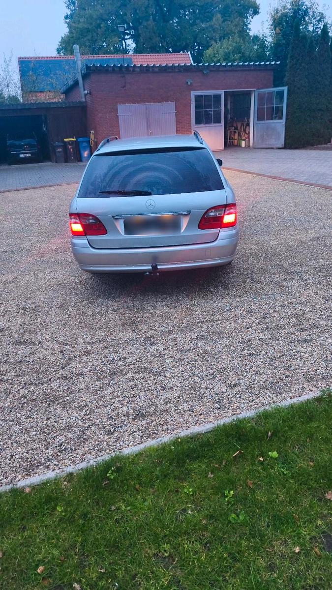 Mercedes-Benz E220 2004 — engine 150 HP (110kW)