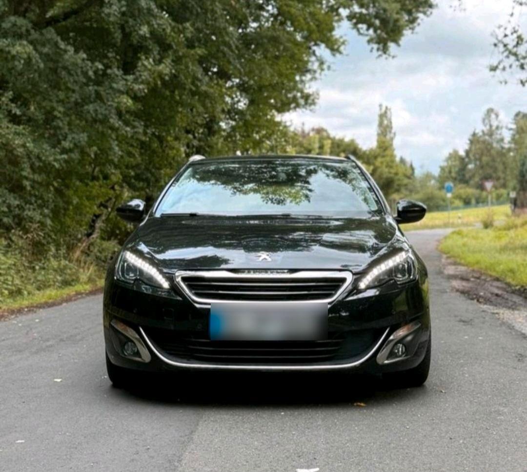 Peugeot e-308