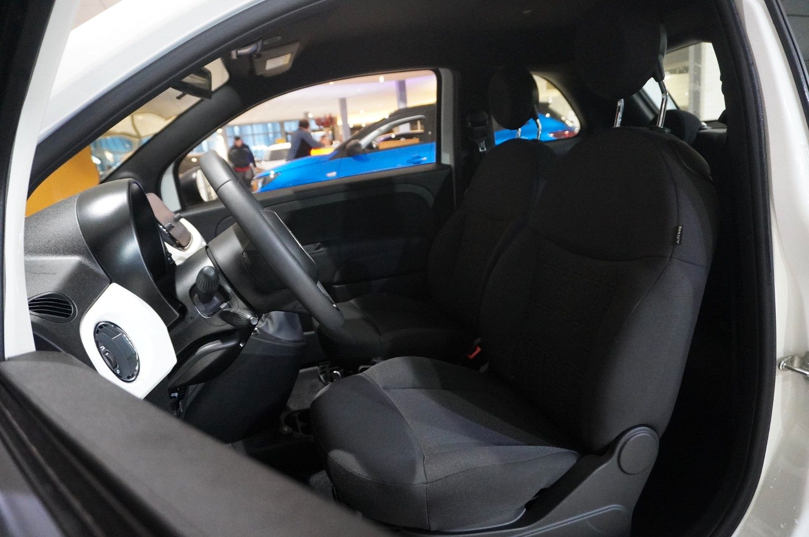 Fahrzeugabbildung Fiat 500 1.0 GSE HYBRID DOLCEVITA NAVI/LED/PDC/DAB+