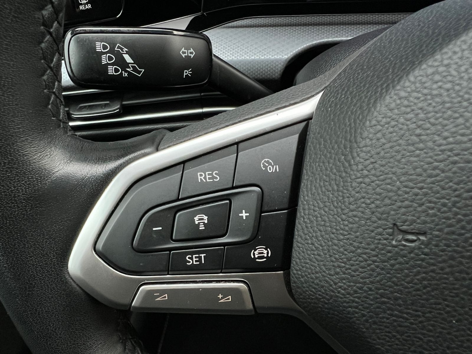 Fahrzeugabbildung Volkswagen Golf VIII "ACTIVE" 2.0 TDI *Navi, Climatronic, S