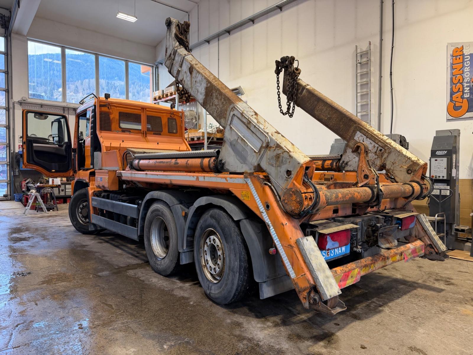 MAN TGS 28.440 6X2 ABSETZKIPPER E6
