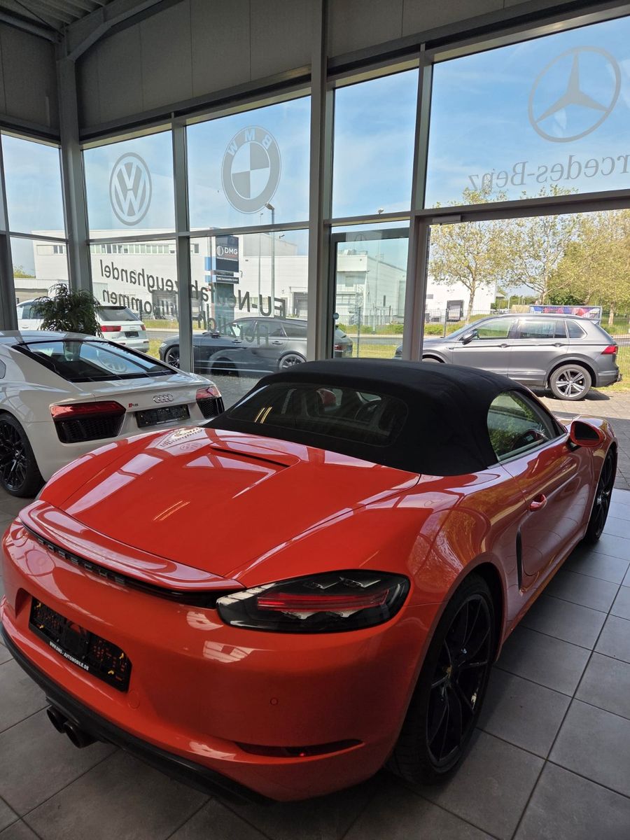 Fahrzeugabbildung Porsche Boxster/718/Lava-Orange/Sport Chrono/20 ZOll