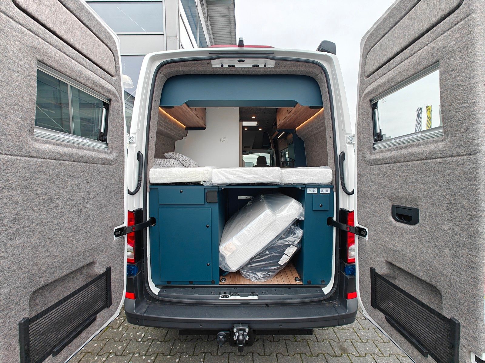 Fahrzeugabbildung HYMER / ERIBA / HYMERCAR CAR 600 - 18" A/T, Markise, AHK, VW Facelift! -