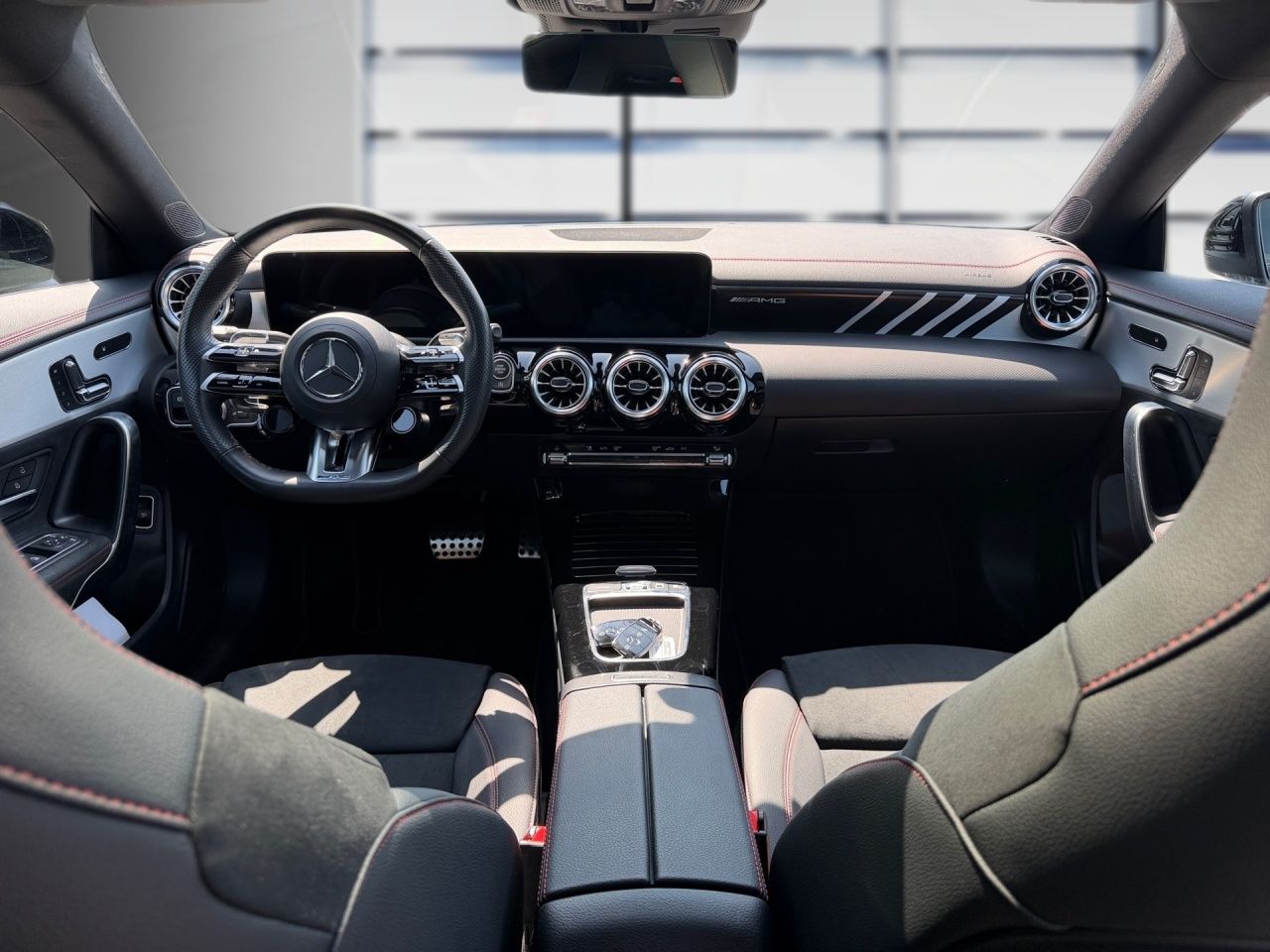 Fahrzeugabbildung Mercedes-Benz AMG CLA 35 4M Coupé AHK+PANO+RIDE C.+NIGH+MULTIB