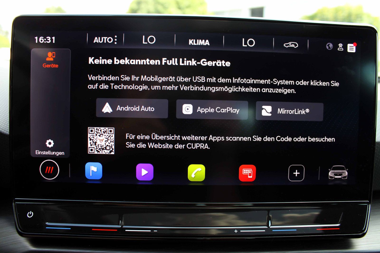Fahrzeugabbildung CUPRA Leon VZ 2.0 TSI DSG ACC LED KAM PDC ESD PANO LHZ