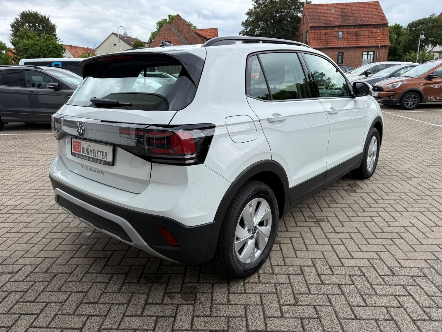 Fahrzeugabbildung Volkswagen T-Cross 1.0 TSI 70 kW Life LED ACC Apple CarPlay